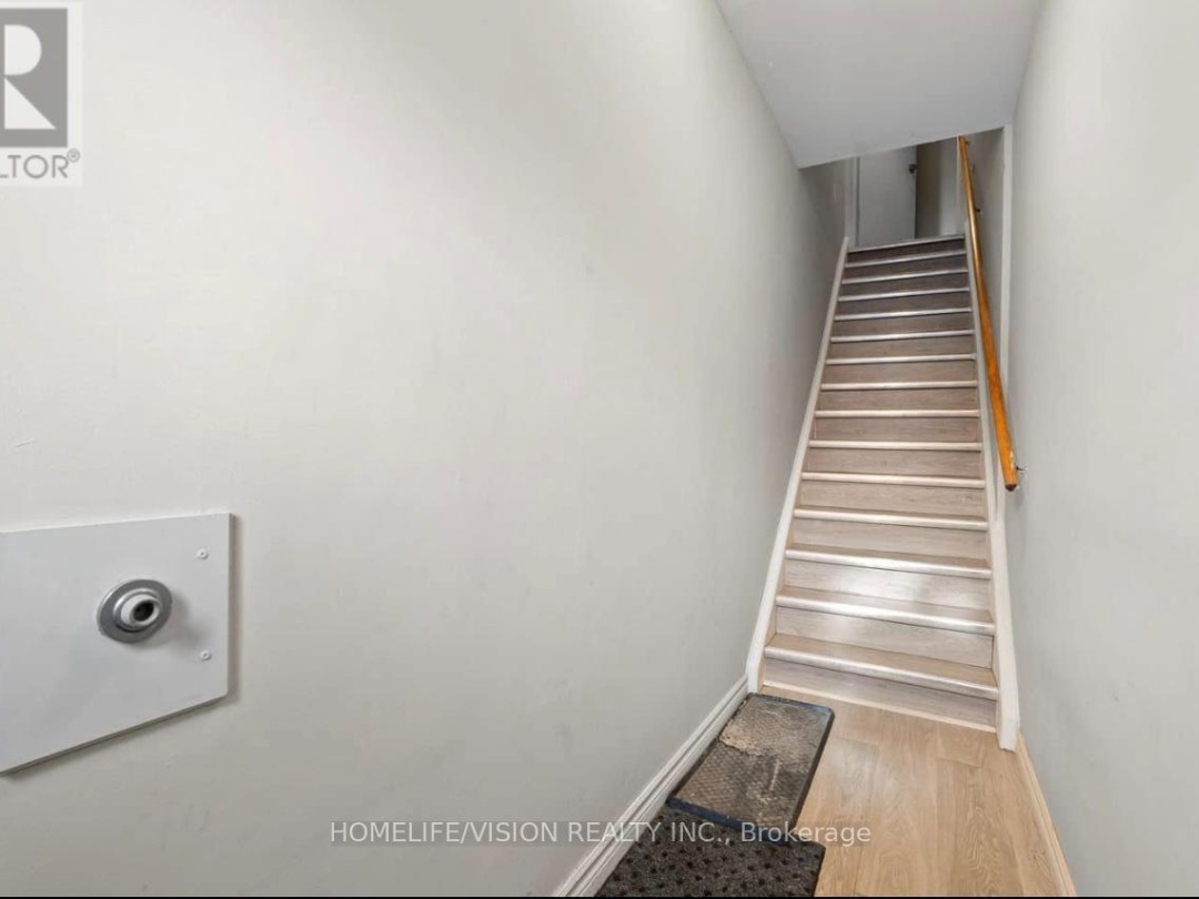 78 FRONT STREET S, 