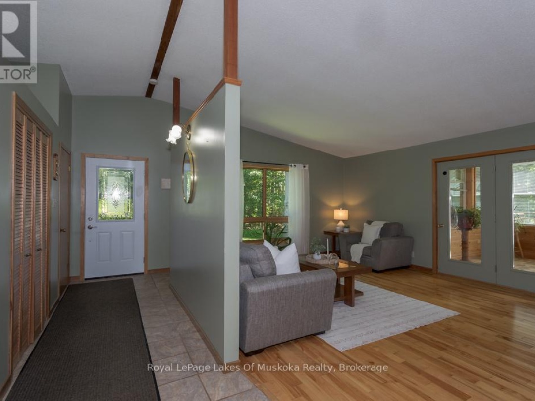 10 MUSKOKA PINES ROAD, 