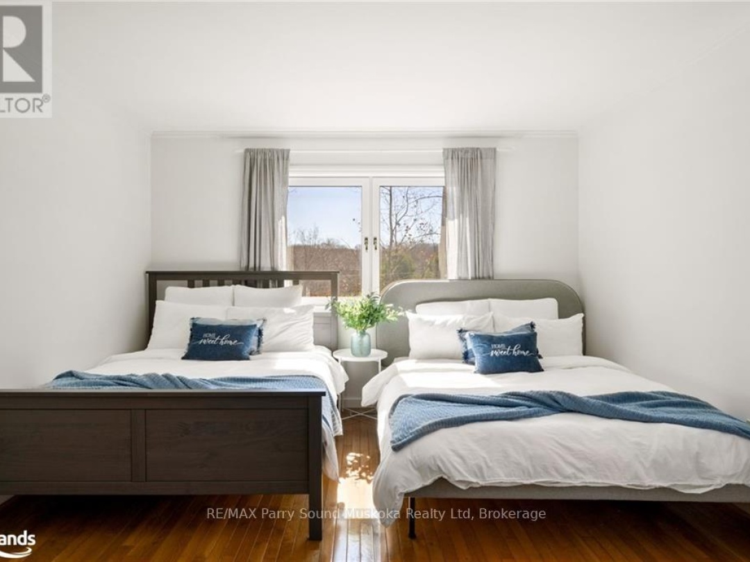 68 Pinewood Road, Long Lake