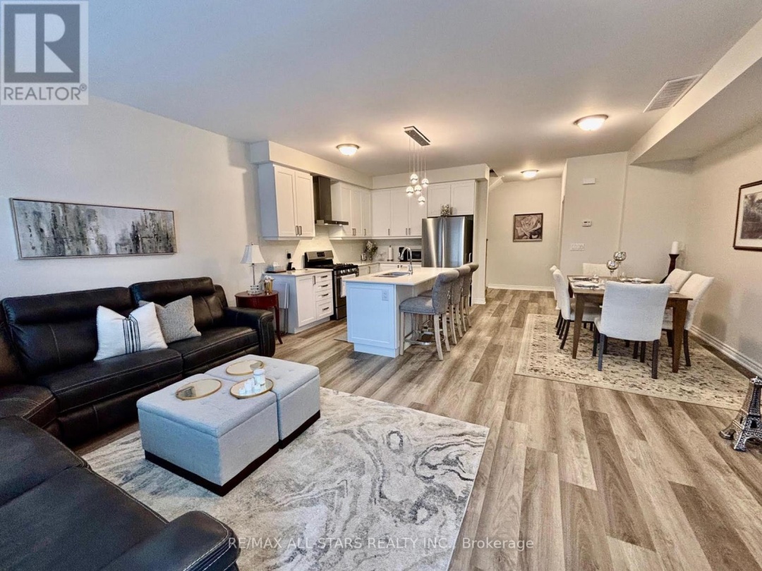 8 WYN WOOD LANE, Orillia