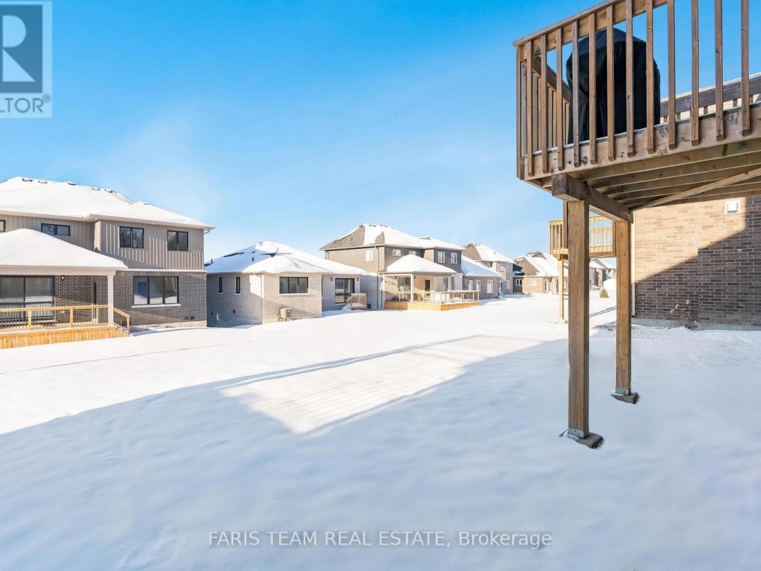 3096 Orion Boulevard, Orillia