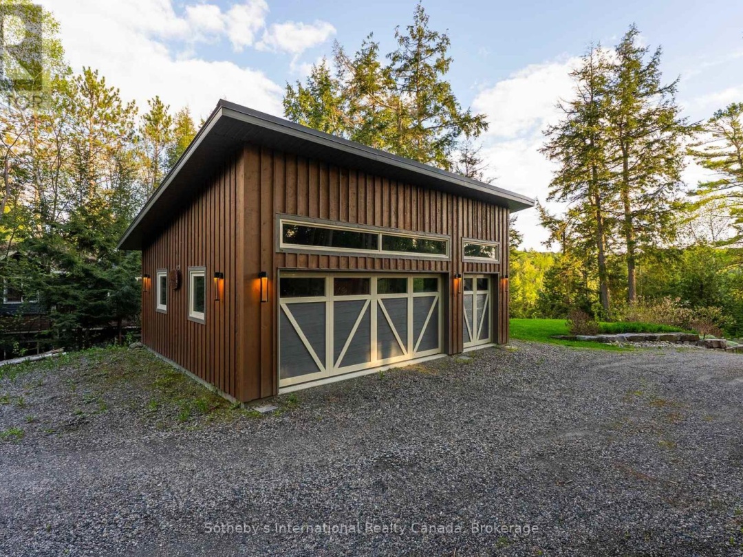 1075 ELMHURST LANE, Kennisis Lake