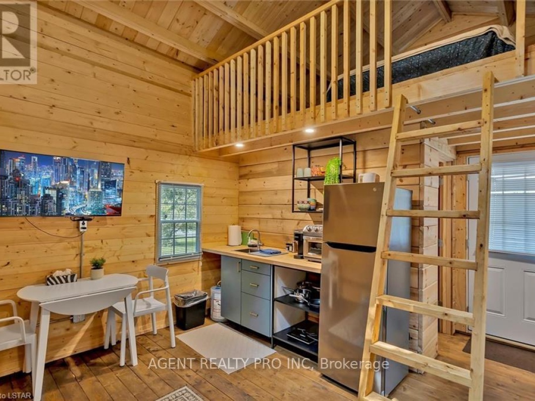21 ORIOLE ROAD, Cameron Lake