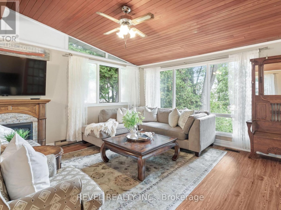 99 BOWEN ROAD, 