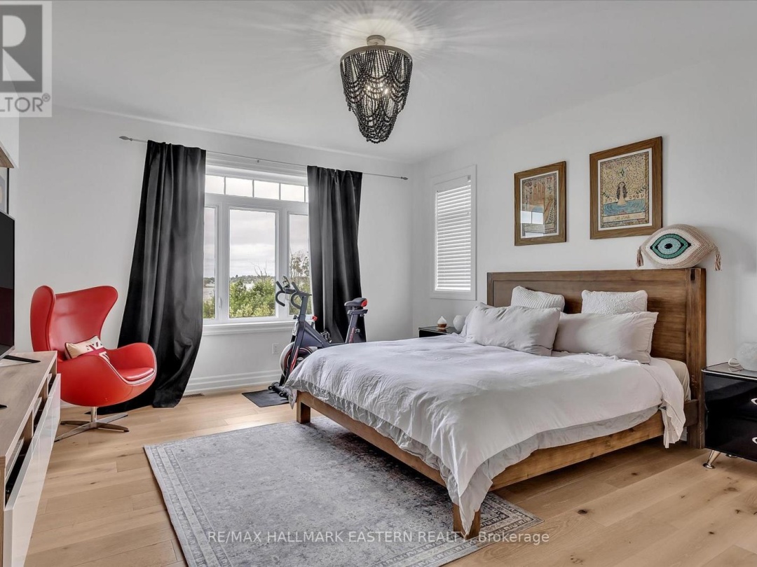 35 LAKEVIEW CRESCENT, 