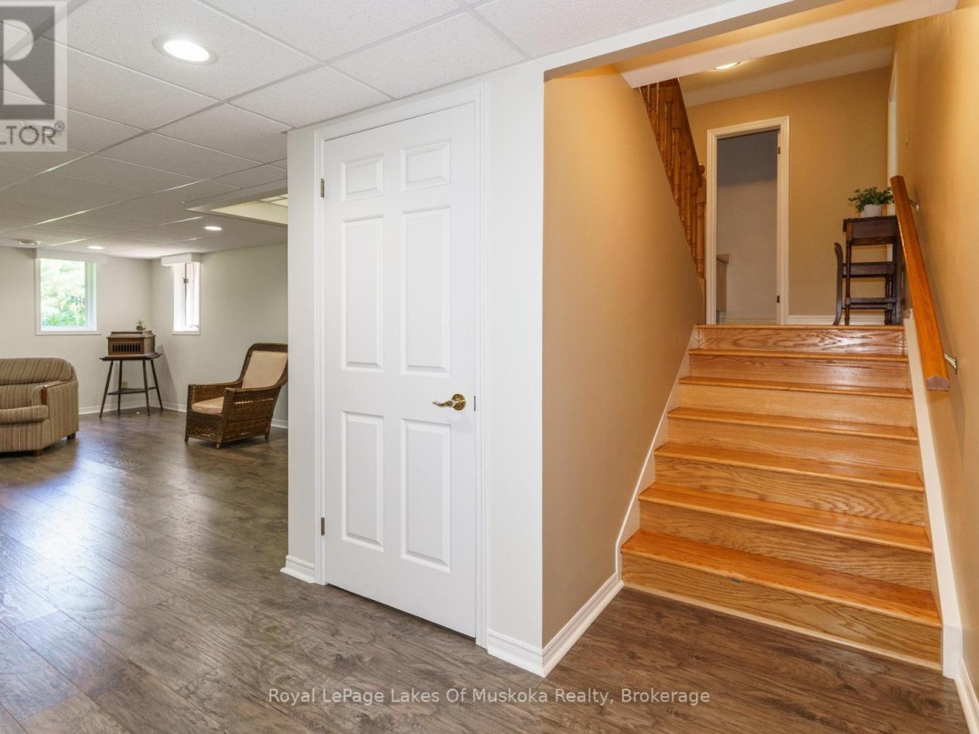 1020 AMELIA CRESCENT, 