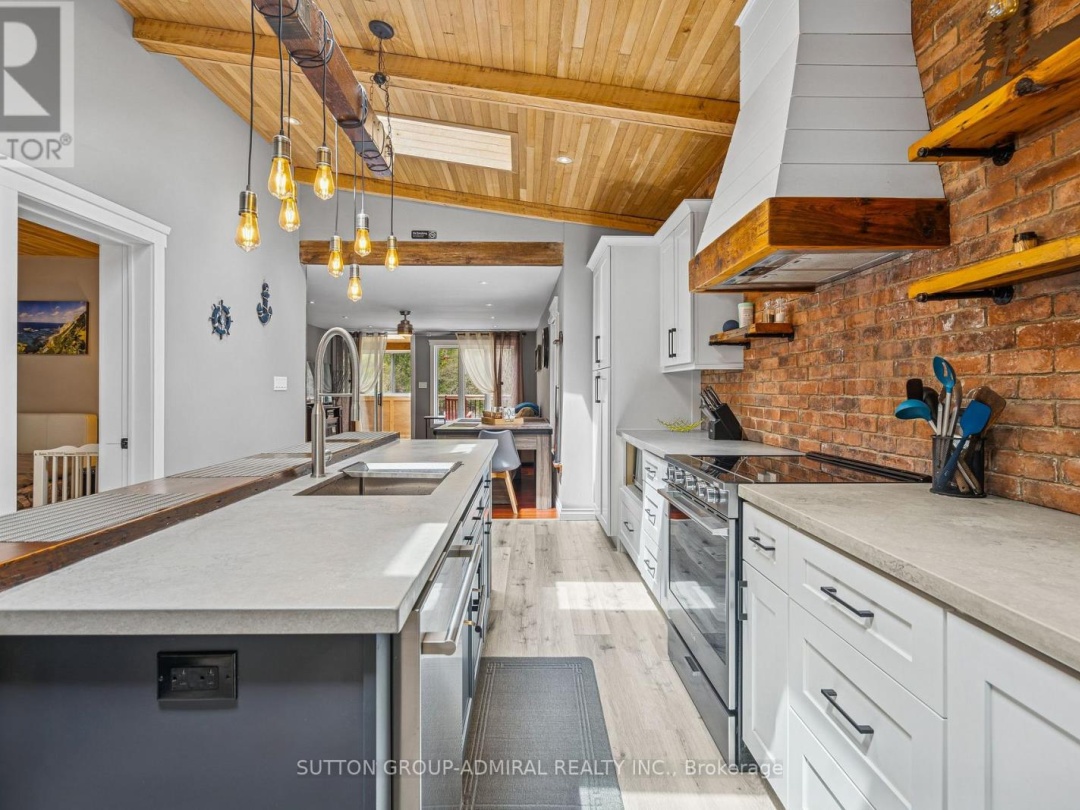 1023 Kirkpatrick Lane, Lake Muskoka
