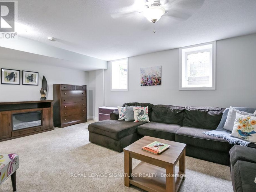 7 WINDSONG CRESCENT, 