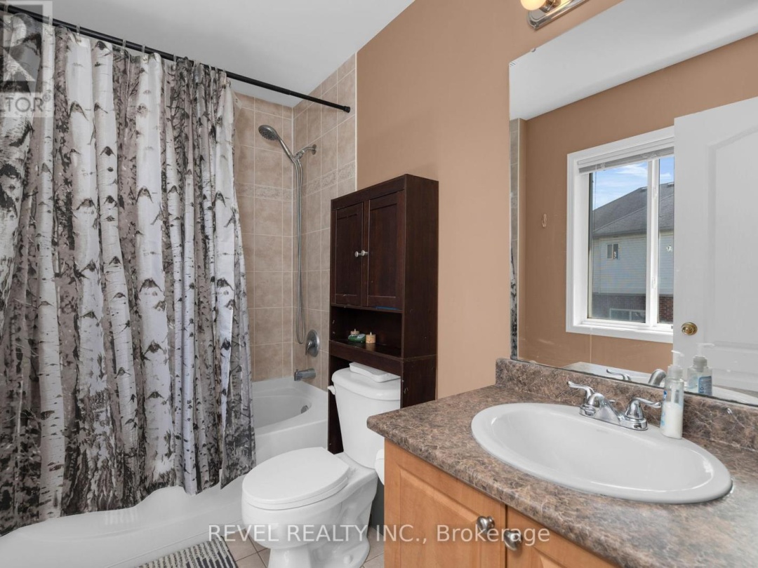 36 800 West Ridge Boulevard, Orillia