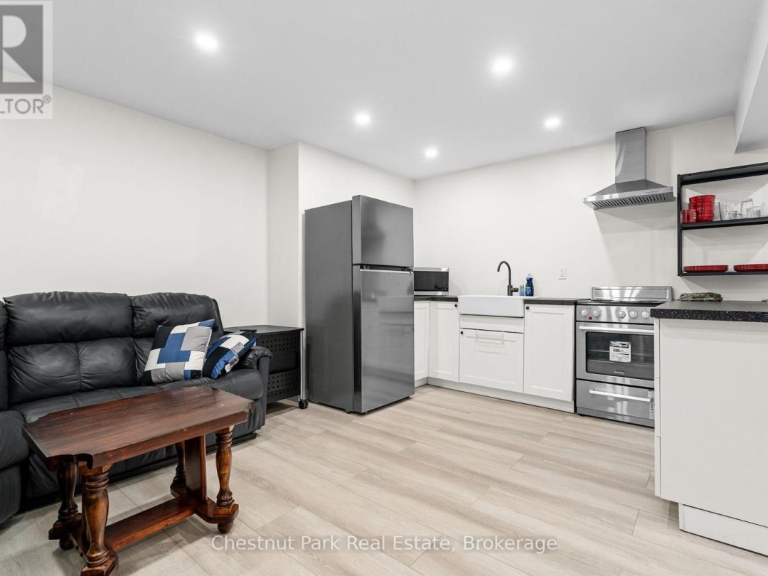 17 WINDSONG CRESCENT, 