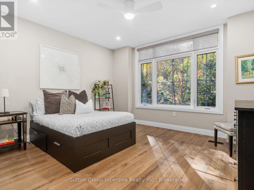 24 ST GEORGES COURT, 