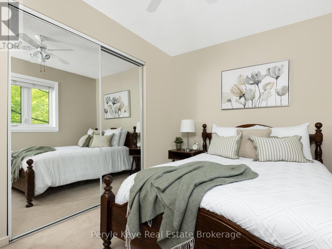 2 63 Southbank Drive, Lake Muskoka