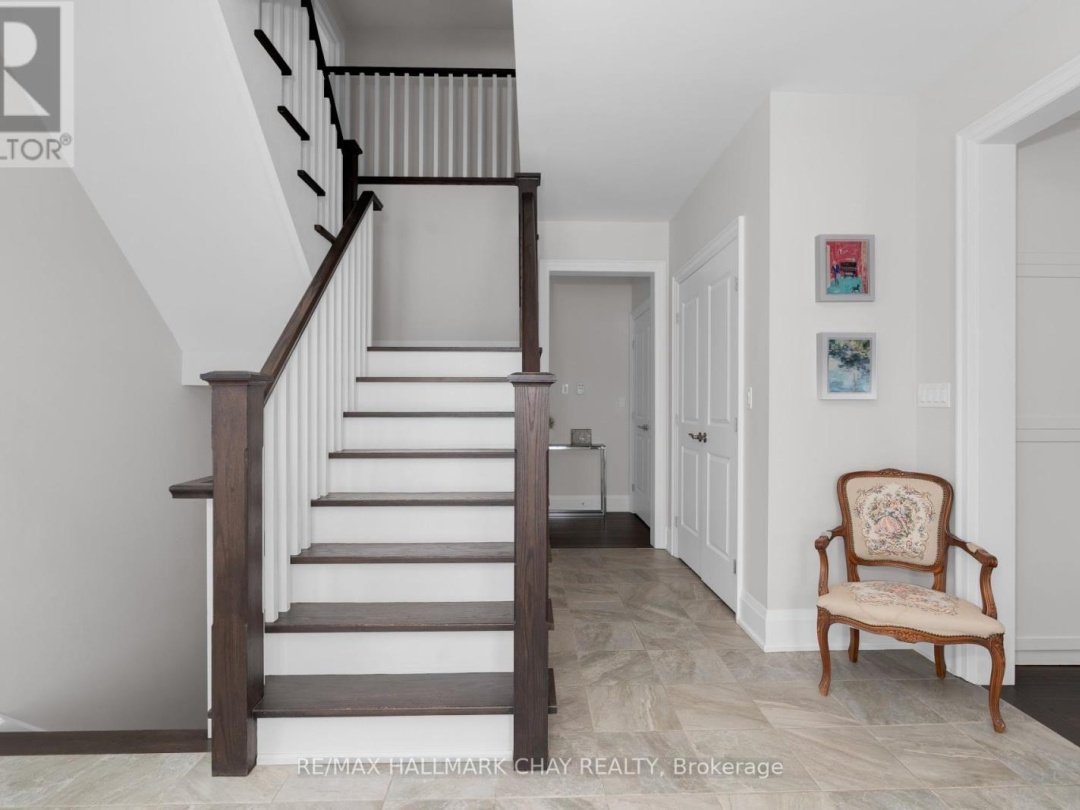 12 Thoroughbred Drive, Oro-Medonte