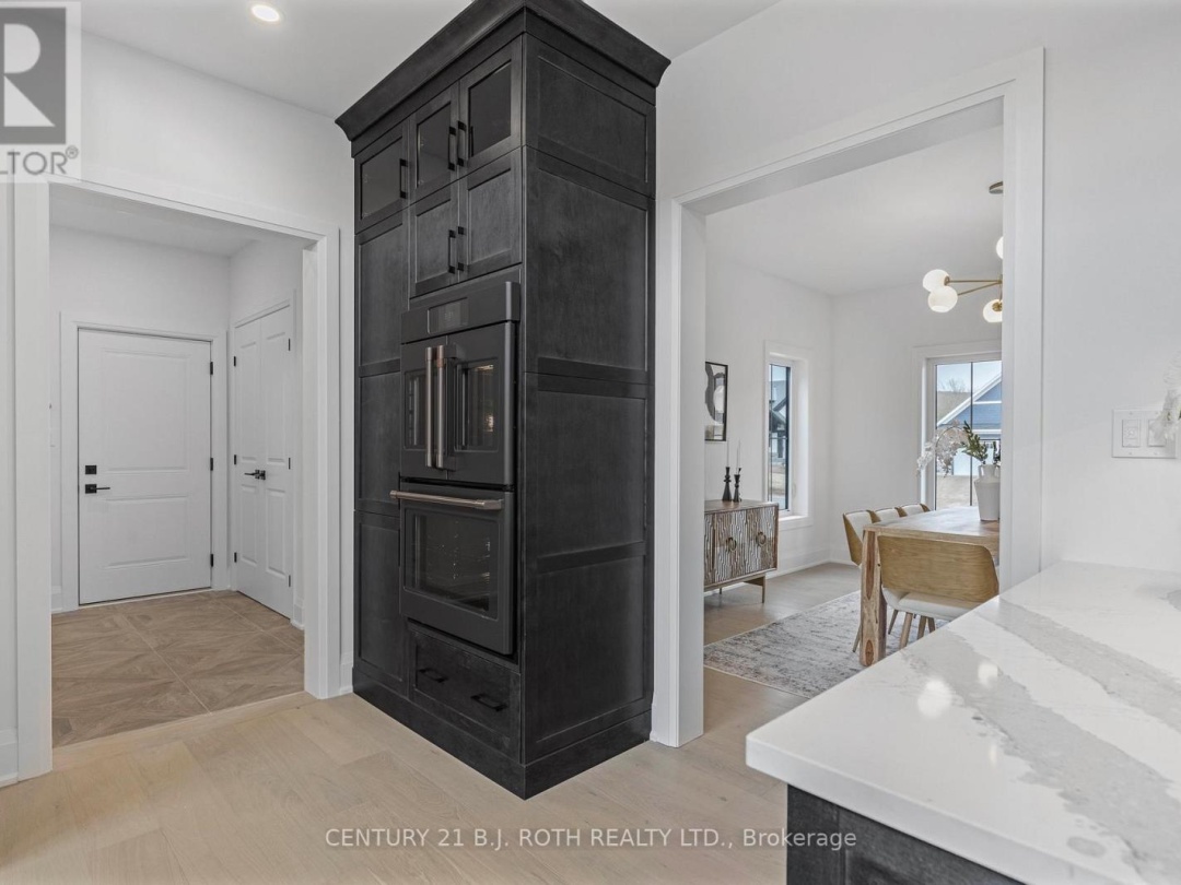 8 CLYDESDALE COURT, 
