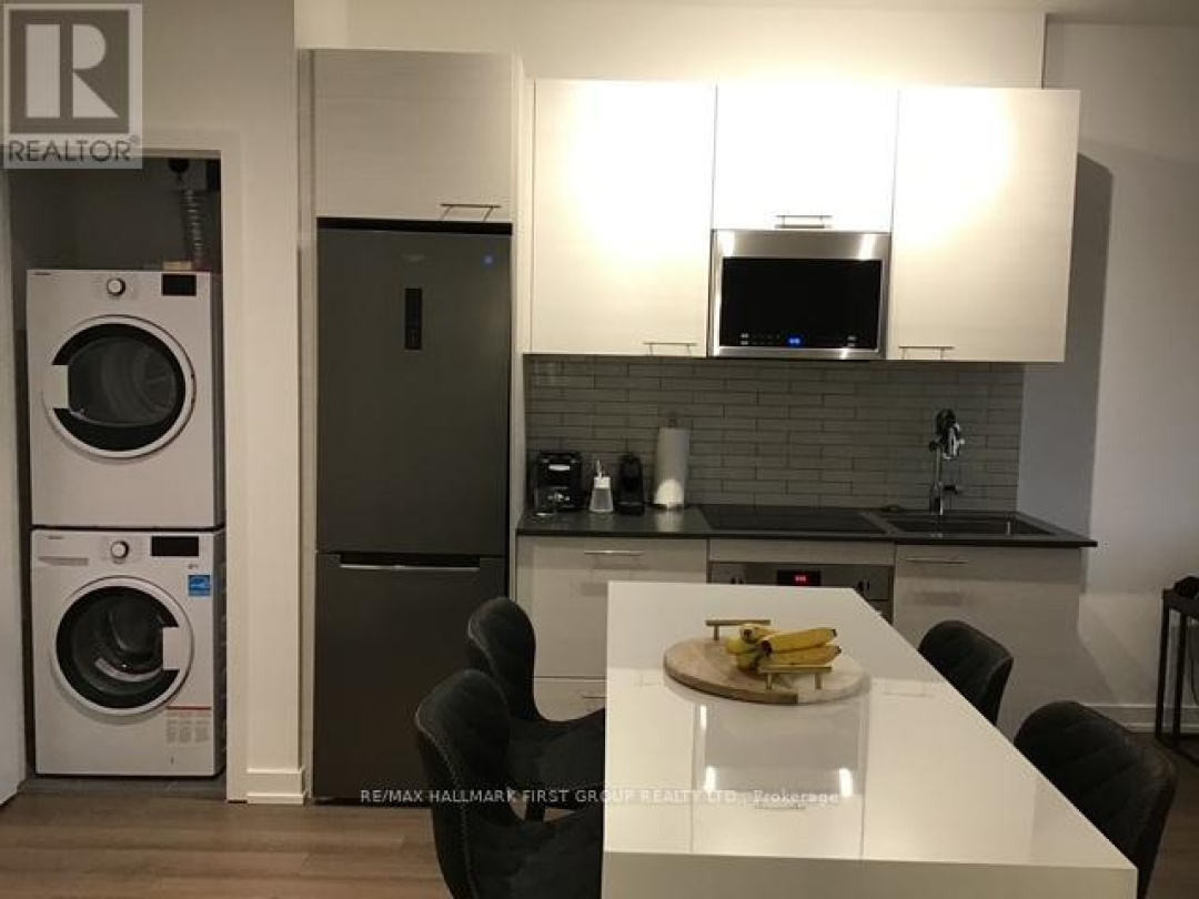 104 - 120 CARRICK TRAIL, 