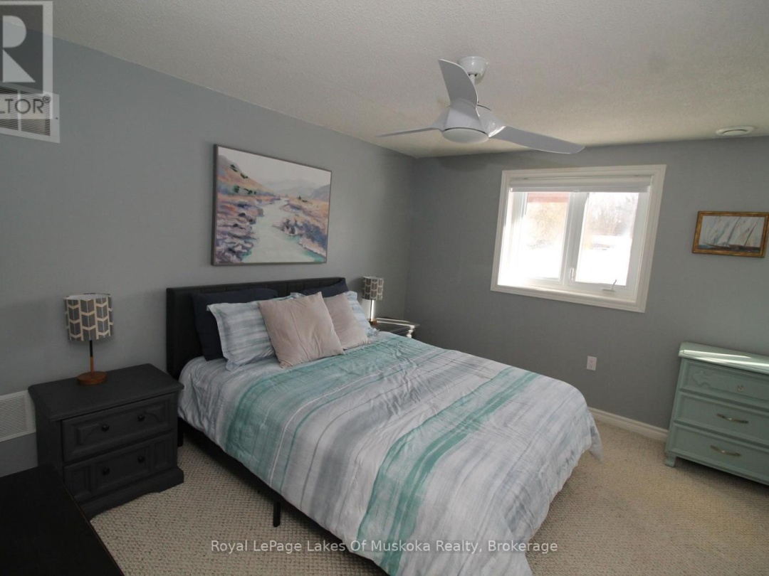 1815 Peninsula Point Road, Severn Lake