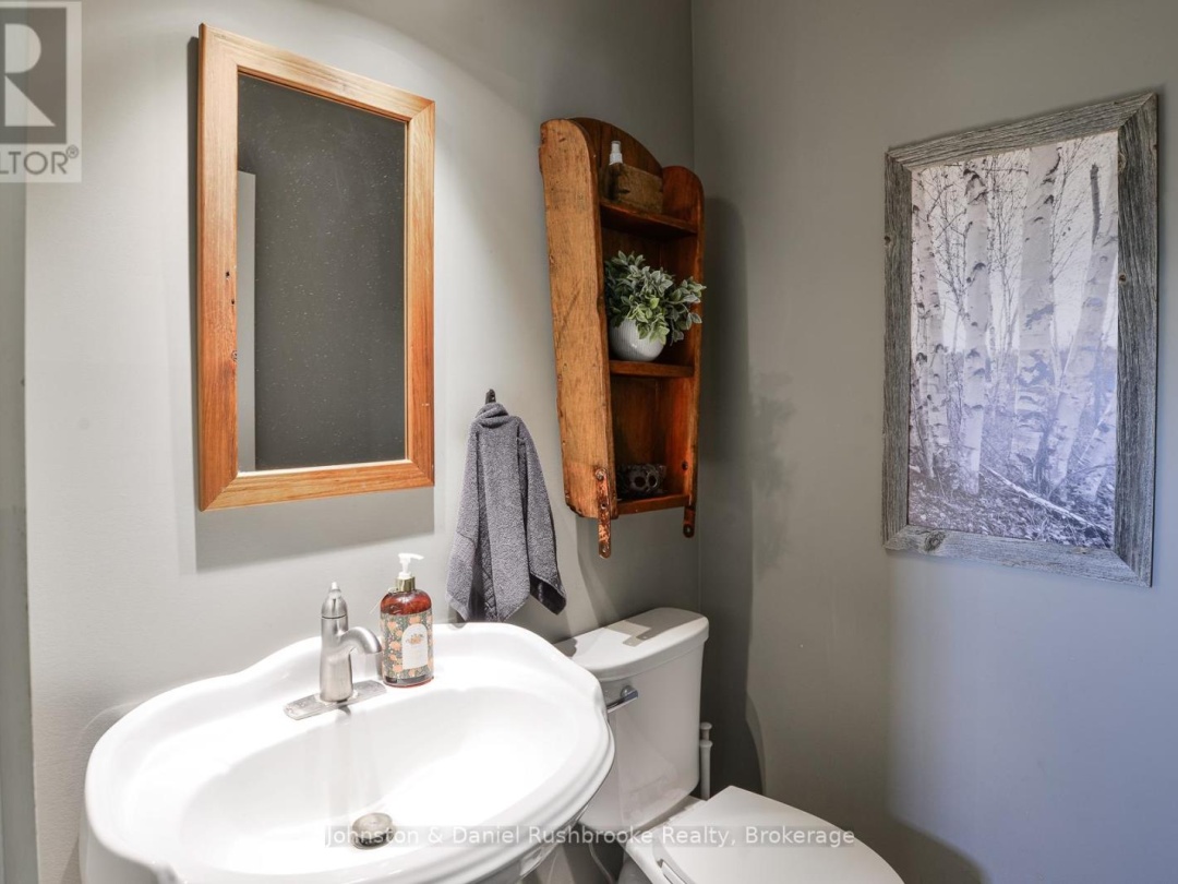 1422 MUSKOKA RD 118 ROAD W, 