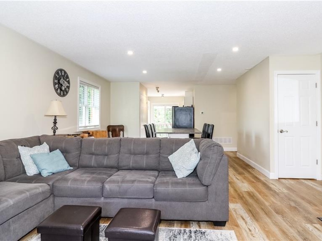1 MARIPOSA Drive, 