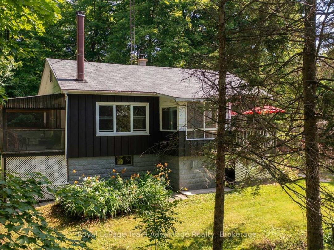 9 WOODS LANE, 