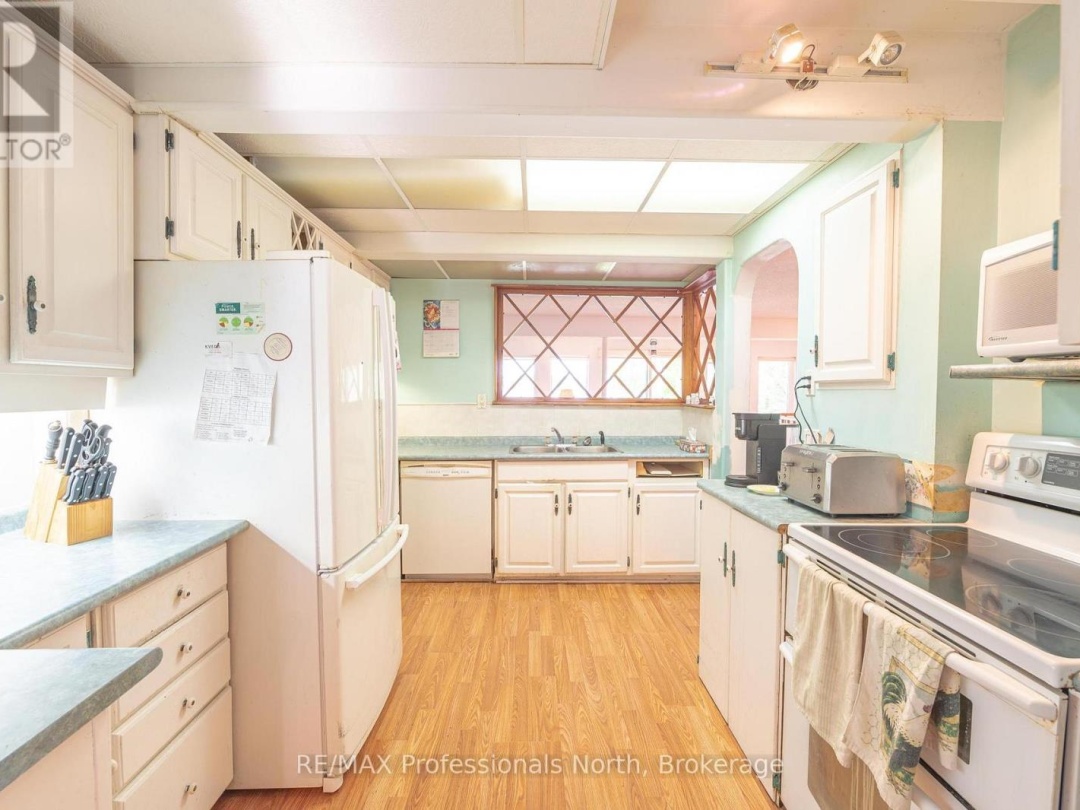 1015 BLACKBERRY LANE, 