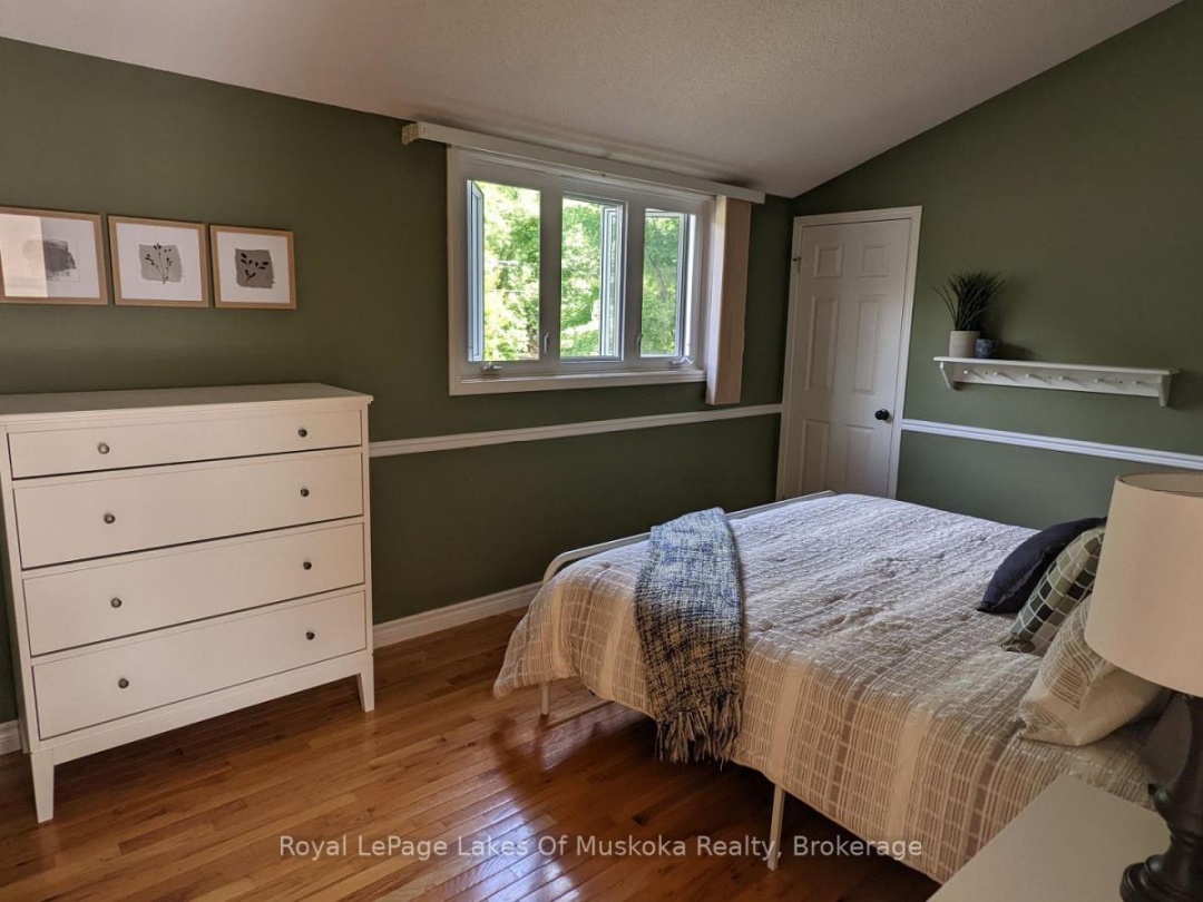 1815 Peninsula Point Road, Severn Lake