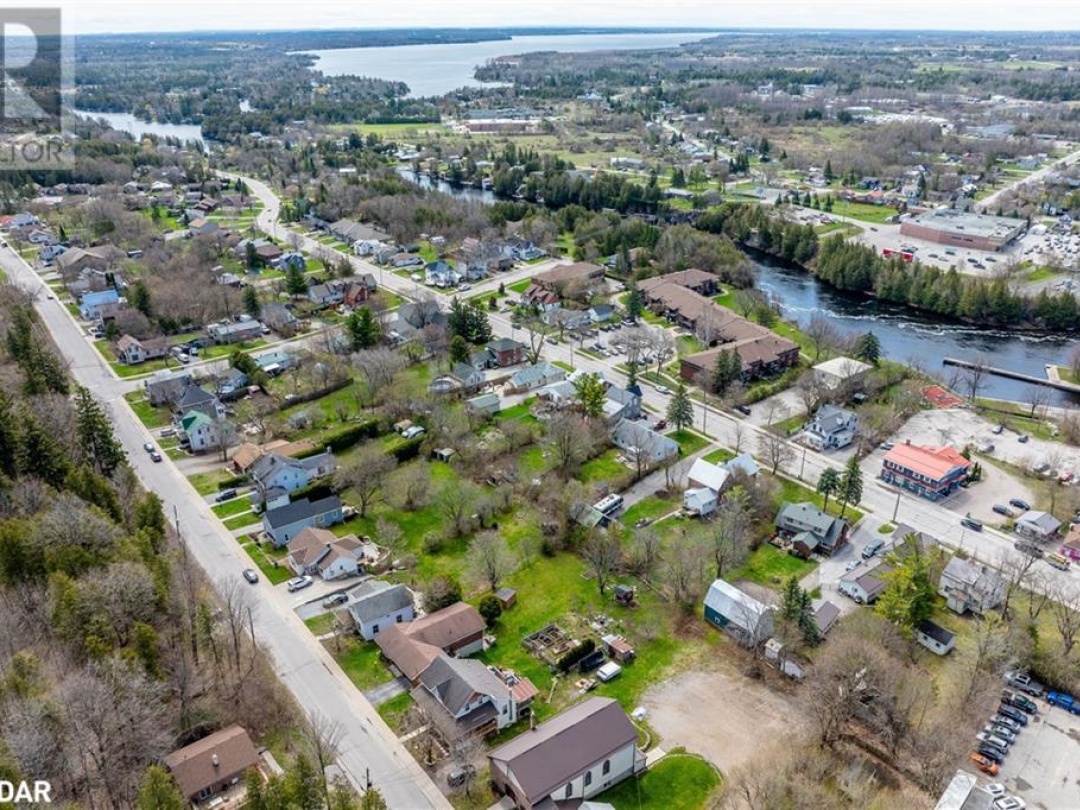 28 Bond Street E, Fenelon Falls