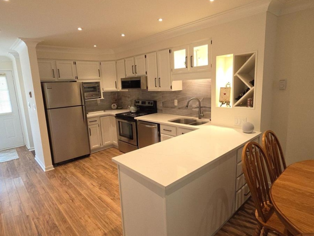 24 - 4 PARADISE BOULEVARD, Lake Simcoe