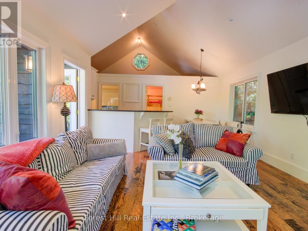 21 LAKEVIEW CRESCENT, 