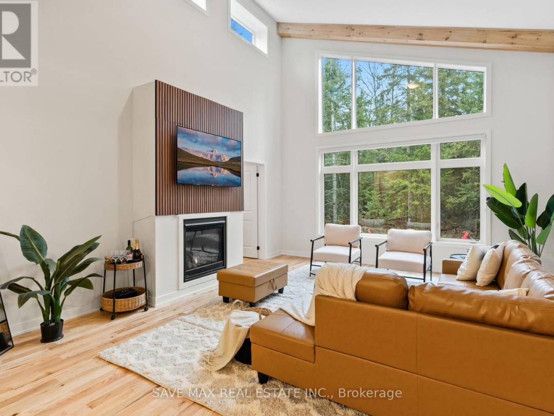 1049 GREENSVIEW DRIVE, 