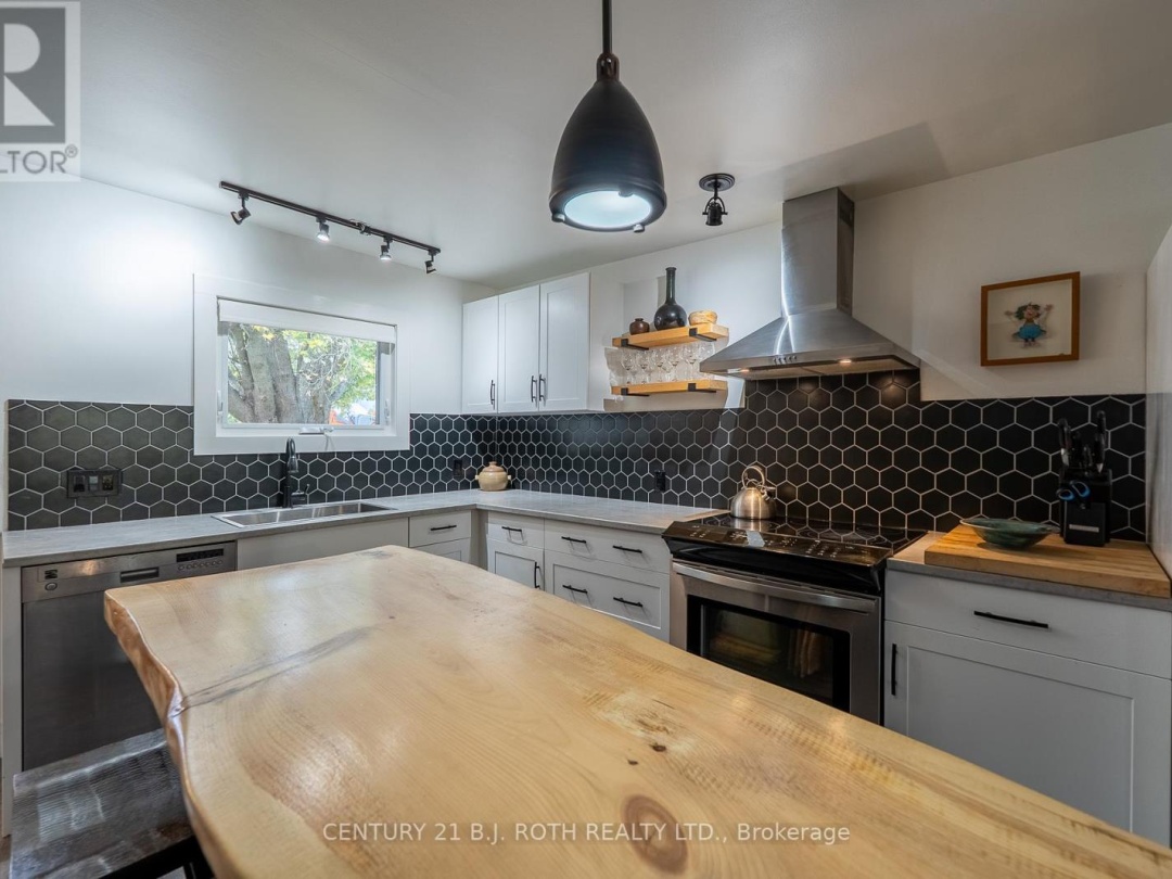 8101 KINGS RIVER ROAD, 