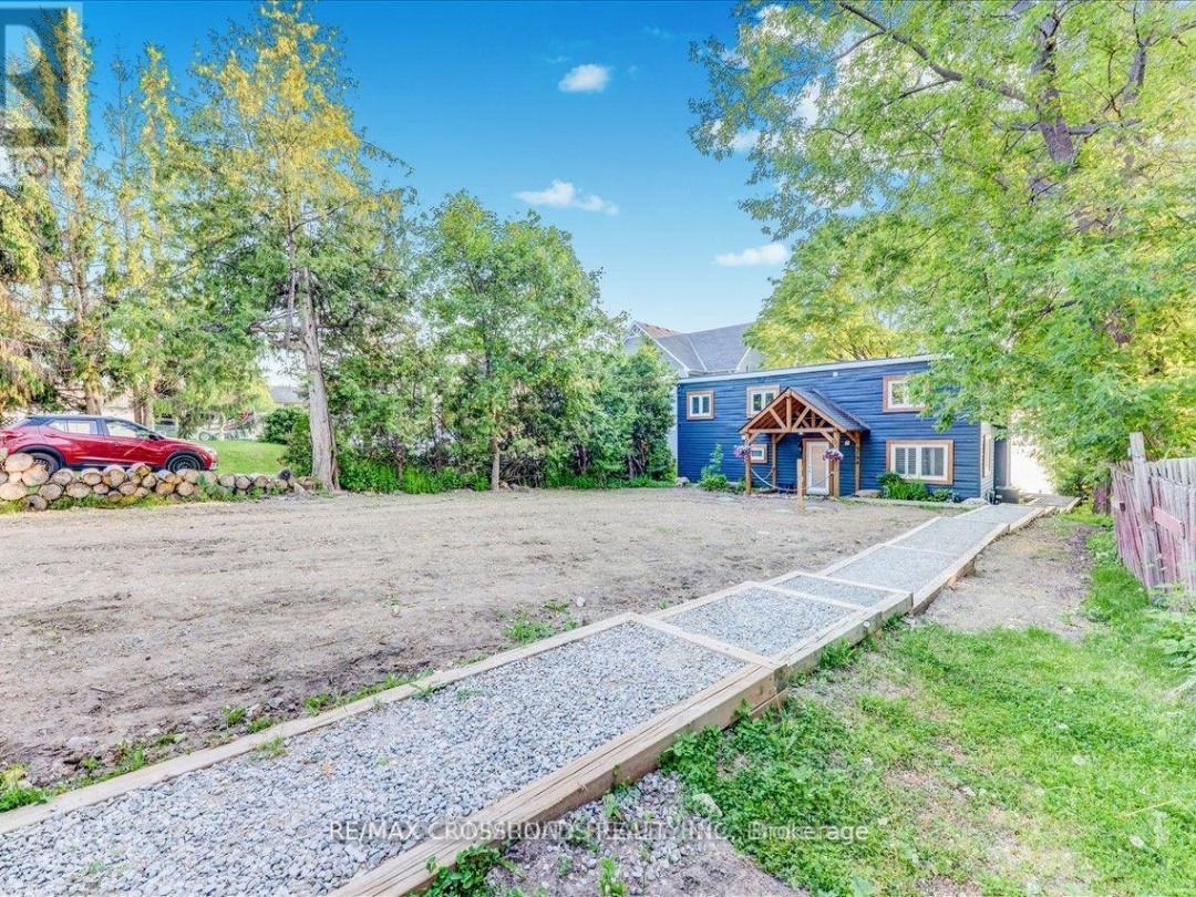 5794 Victoria Park Road, 