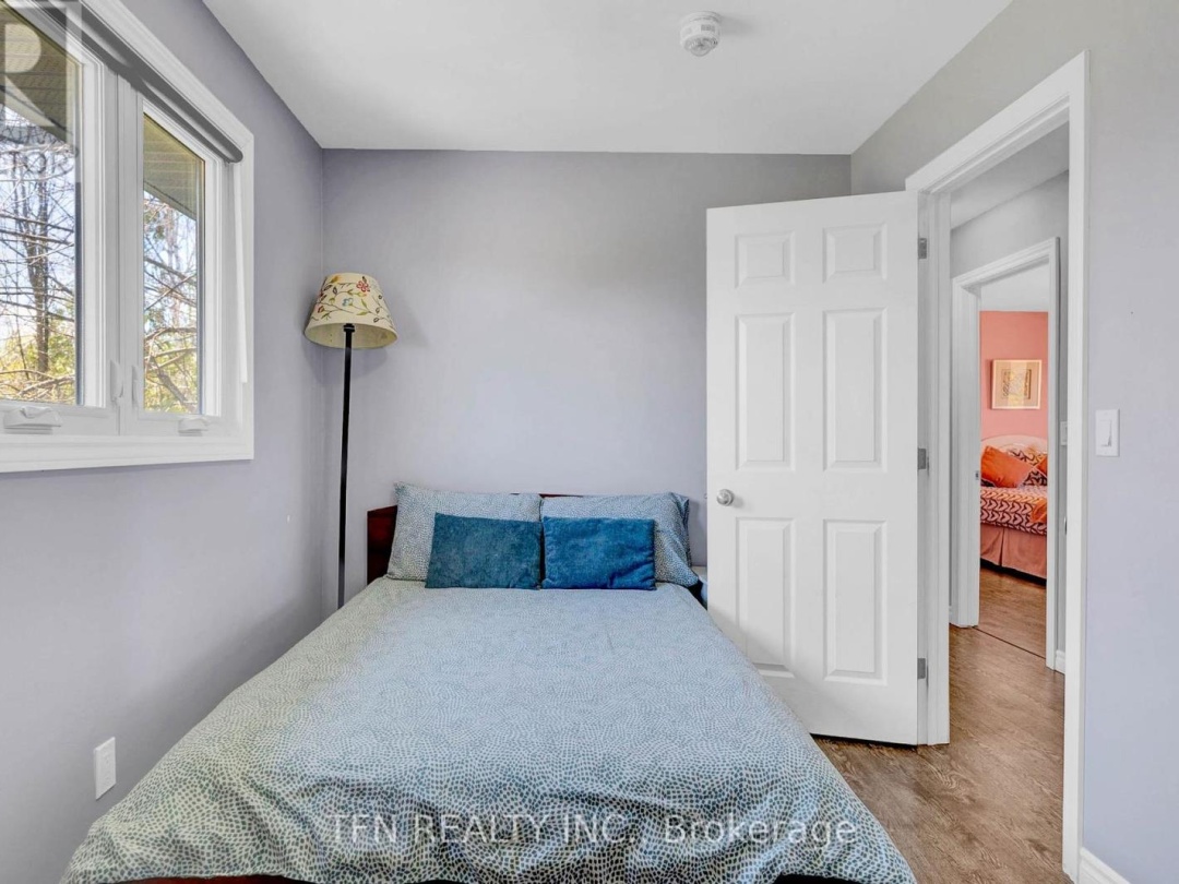 4 PINEWOOD BOULEVARD, 
