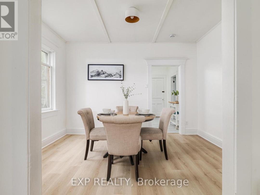 11 FARRER STREET, 