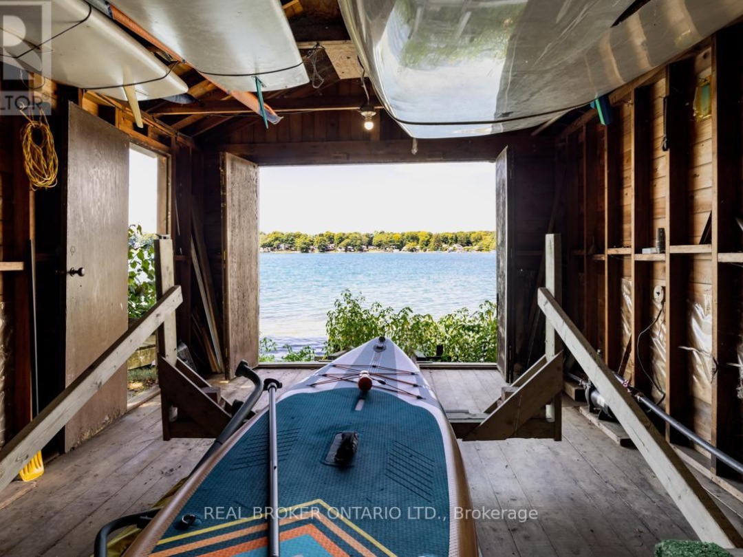 70 Ivy Lane, Lake Simcoe