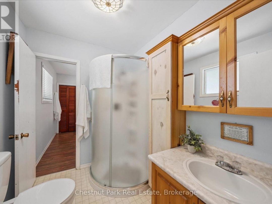1082 MAPLEWOOD ROAD E, 