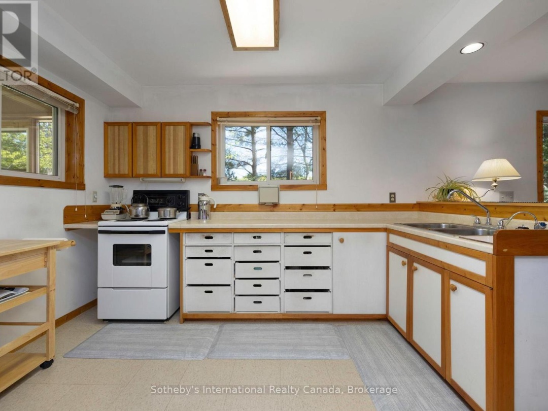 14 Burnegie Lane, Otter Lake