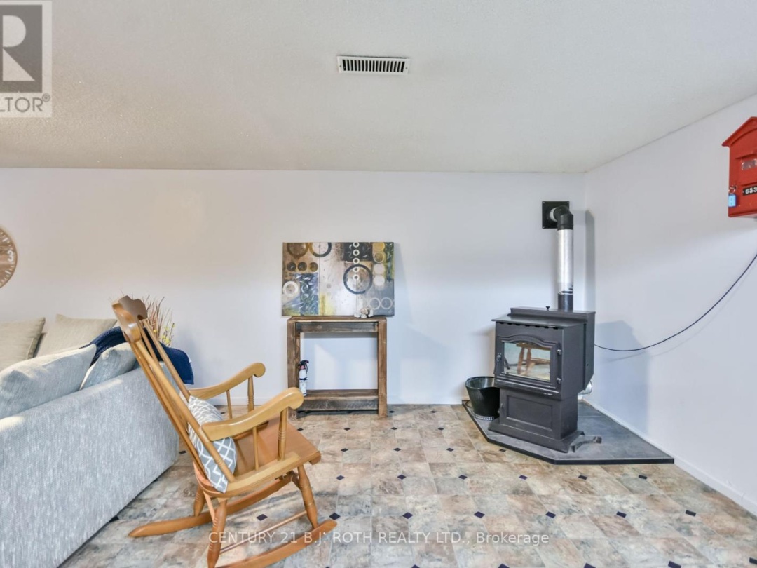 1039 DIVISION ROAD E, 