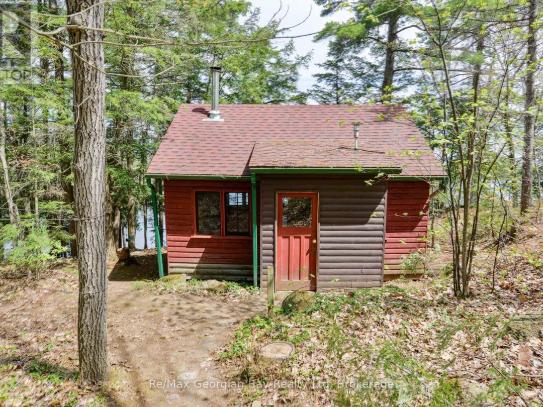 214 Trans Canada Bay Road, Six Mile Lake