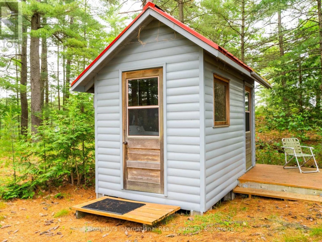 16Lk 1 Wolf Island, Kahshe Lake