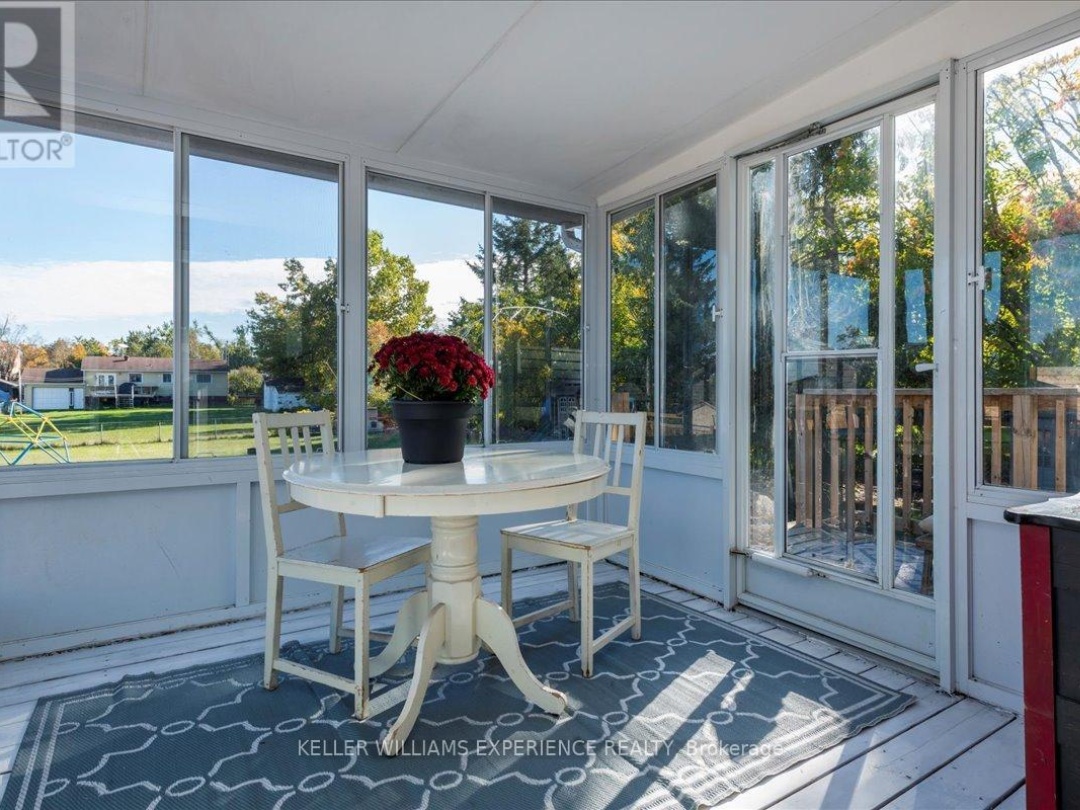 35 CHAMPLAIN CRESCENT, 