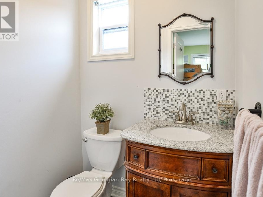 BEACH CHALET #3 - 1230 GRANDVIEW LODGE ROAD, 