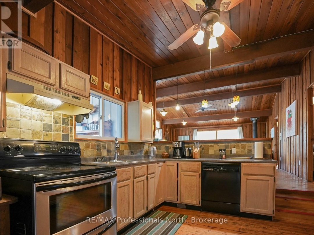 2787 Watts Road, Kennisis Lake