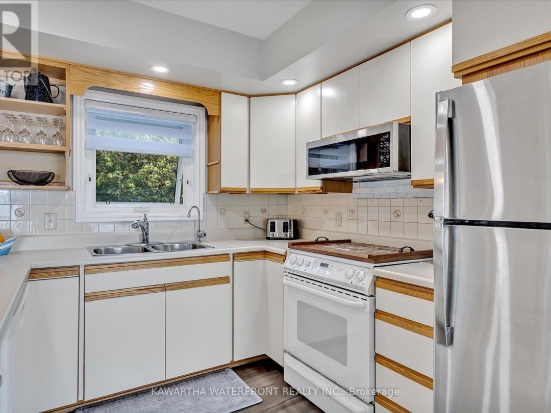 62 Betty's Bay Road, Sturgeon Lake