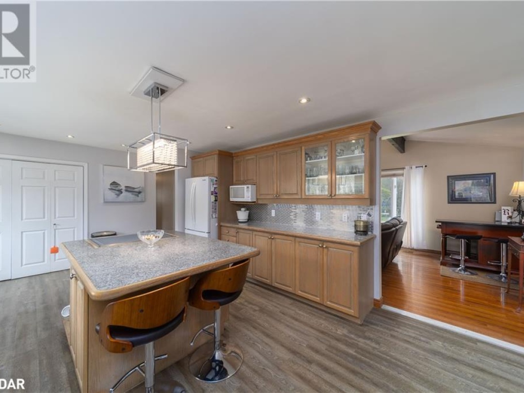 1936 Peninsula Point Road, Sparrow Lake