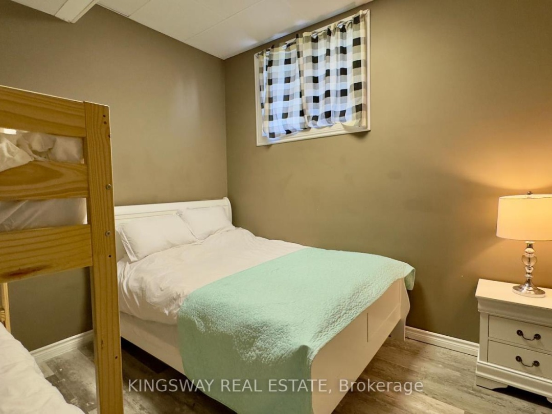 18 Mitchellview Road, Mitchell Lake