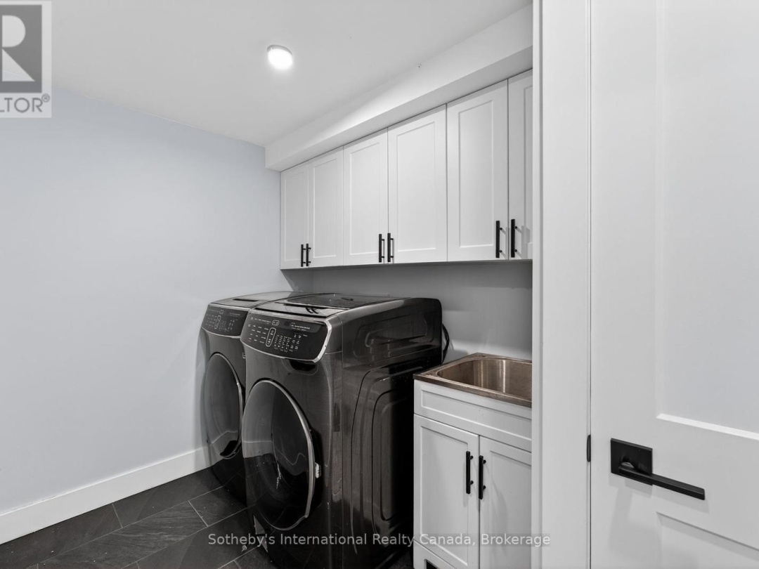 211 MOON POINT DRIVE, 