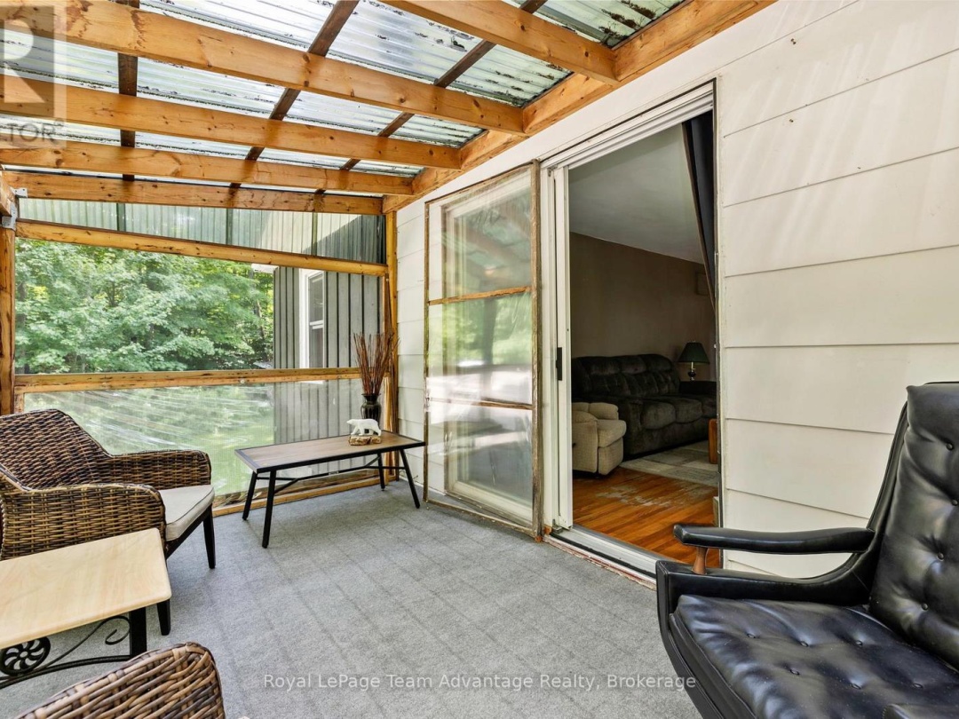 9 WOODS LANE, 