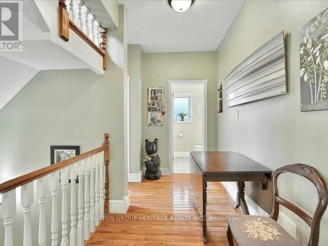 400 FRONT STREET W, 
