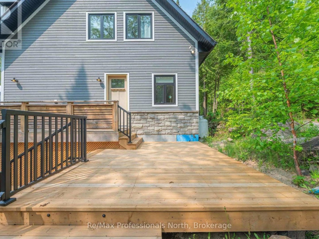 1024 ALBERT LANE E, Kawagama Lake