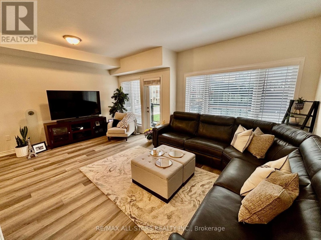 8 WYN WOOD LANE, Orillia